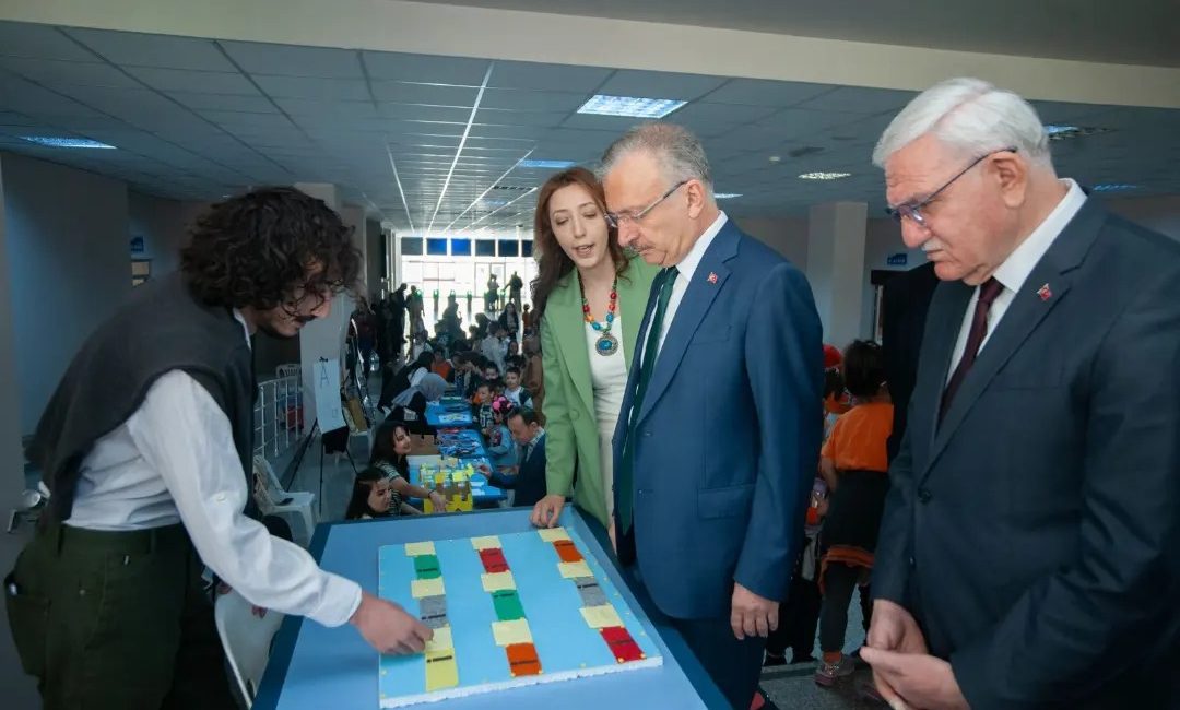 Erzincan Binali Yıldırım Üniversitesi, Eğitim Fakültesi Sınıf Eğitimi öğretmen adayları