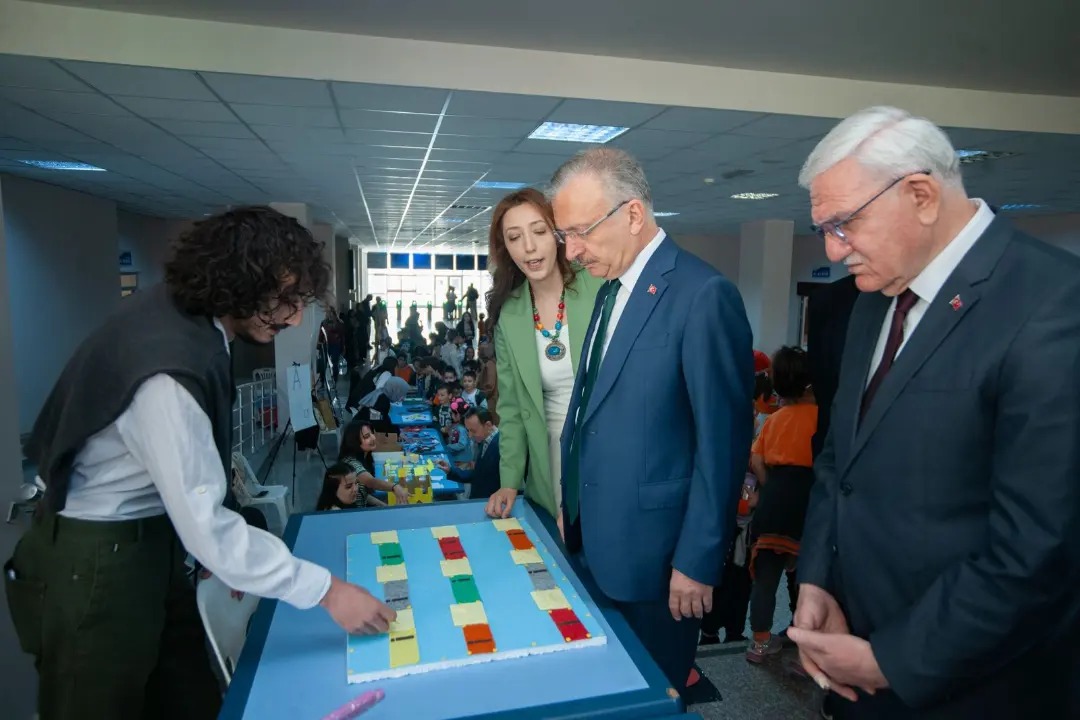 Erzincan Binali Yıldırım Üniversitesi, Eğitim Fakültesi Sınıf Eğitimi öğretmen adayları