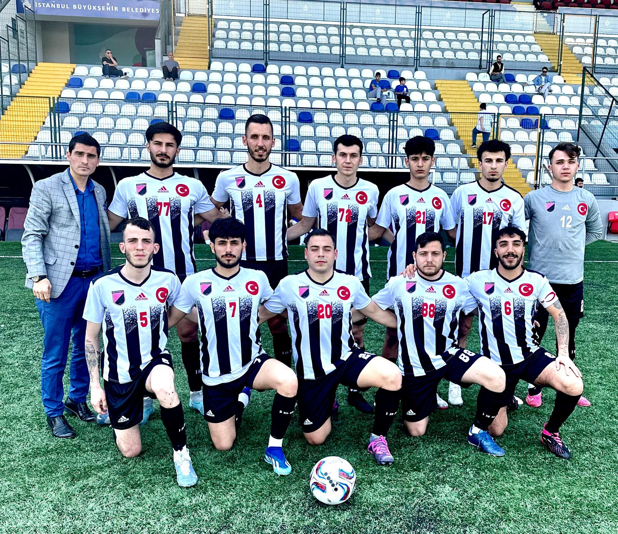 İstanbul Gençlergücüspor Gaziosmanpaşa deplasmanında ilk devresini 4-2 önde tamamladığı mücadeleyi