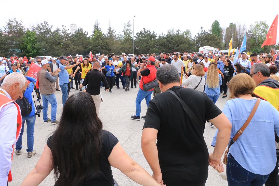 Erzincan’da sendika üyeleri 1 Mayıs için alanlara indi. 1 Mayıs