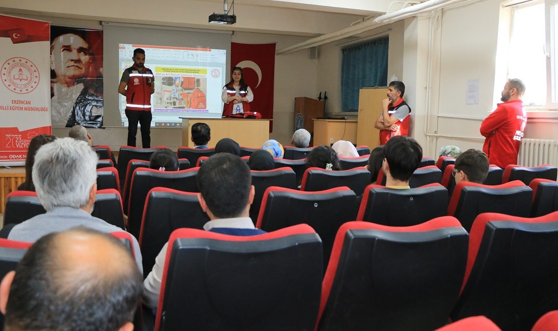 MEB AKUB gönüllü ekipleri ve Erzincan AFAD işbirliğiyle “Afetlerde Velilerimizle