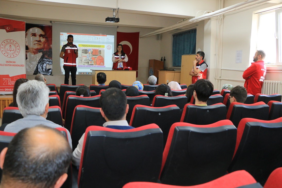 MEB AKUB gönüllü ekipleri ve Erzincan AFAD işbirliğiyle “Afetlerde Velilerimizle