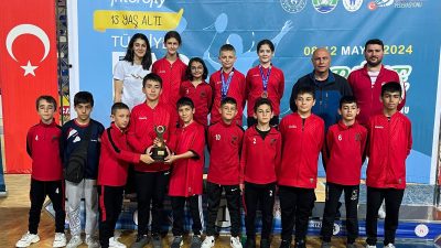 Rize ilinde yapılan U13 Türkiye Badminton şampiyonasında Erzincan İl Özel