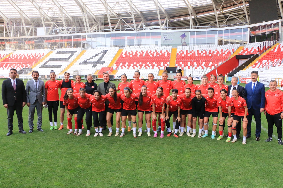 2025 Avrupa Şampiyonası Elemeleri B Ligi 1. Grup’ta mücadele eden