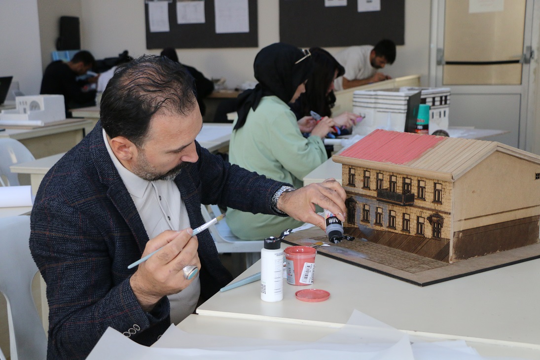 Çok zorlu hayat şartlarını yenerek iş insanı olan ve 45