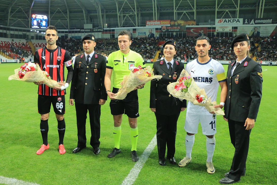 24Erzincan Spor ile Menemen Spor arasında gerçekleşen Plaf Off maçında