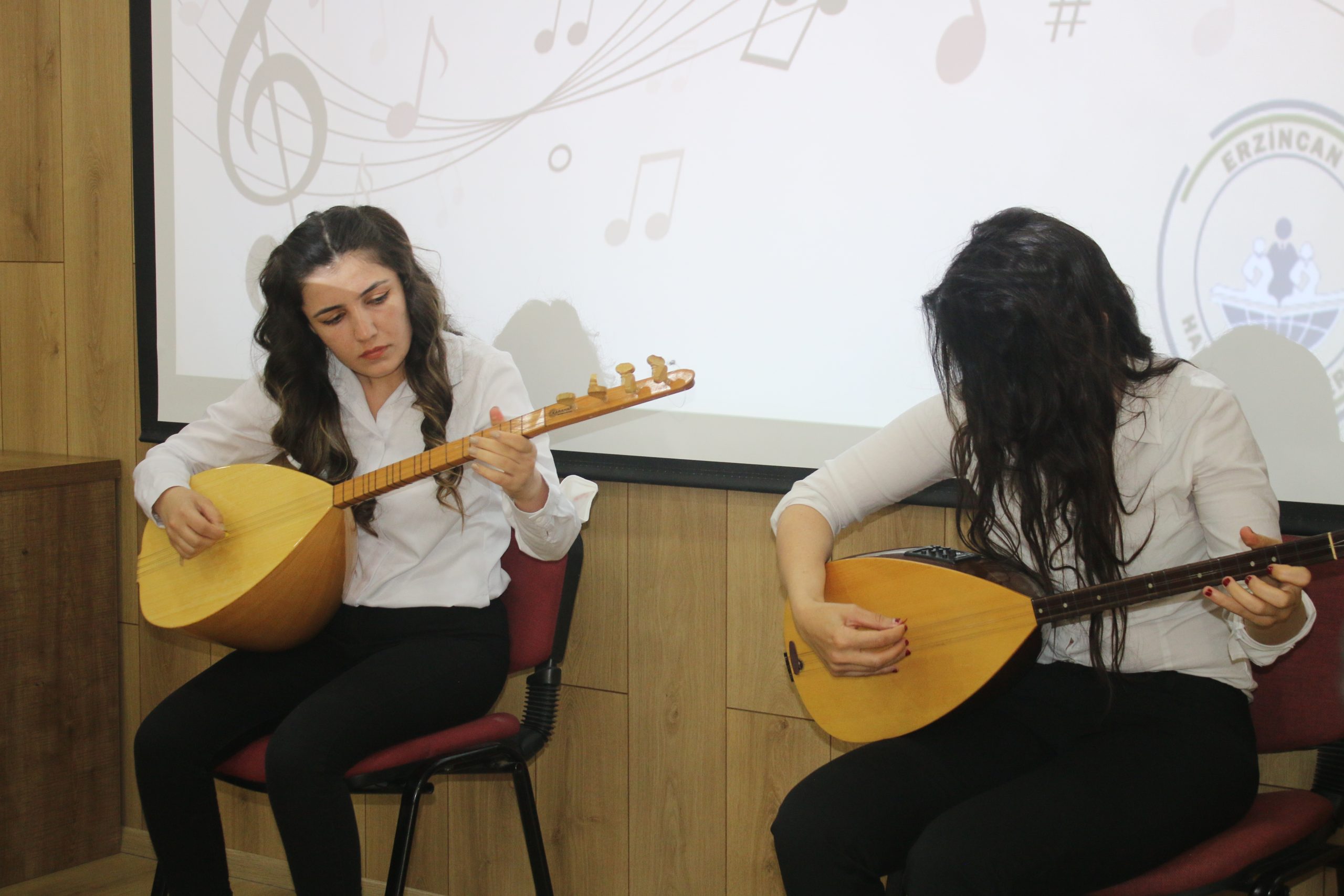 Erzincan Belediyesinden ücretsiz Bağlama, Keman ve Ses Eğitimi Kursu