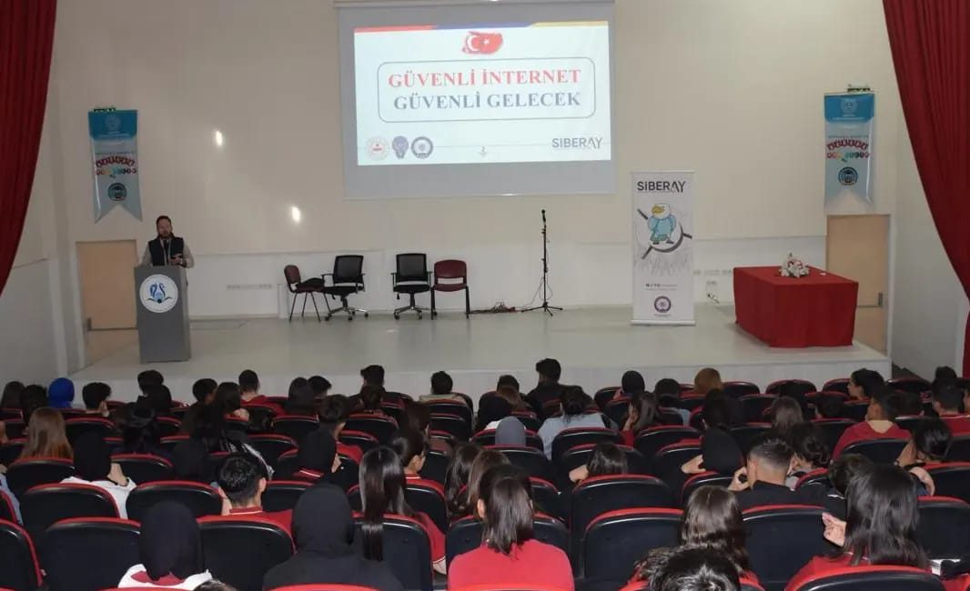 Erzincan İl Emniyet Müdürlüğü tarafından bilinçli internet kullanımının yaygınlaşması için
