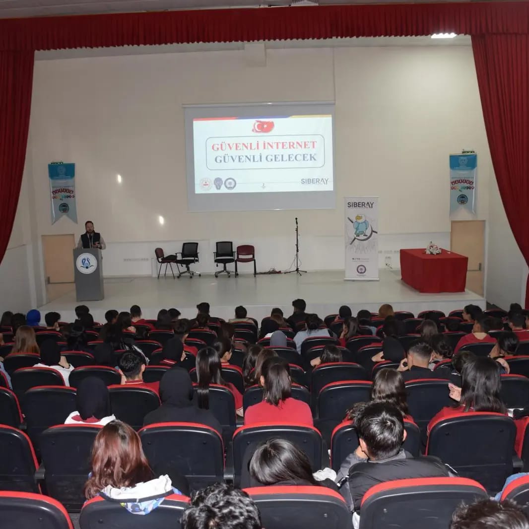 Erzincan İl Emniyet Müdürlüğü tarafından bilinçli internet kullanımının yaygınlaşması için