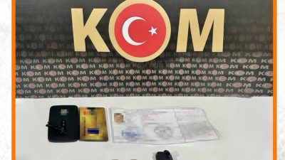 Erzincan’da ehliyet sınavına kopya düzeneğiyle girmeye çalışan 1’i organizatör 4