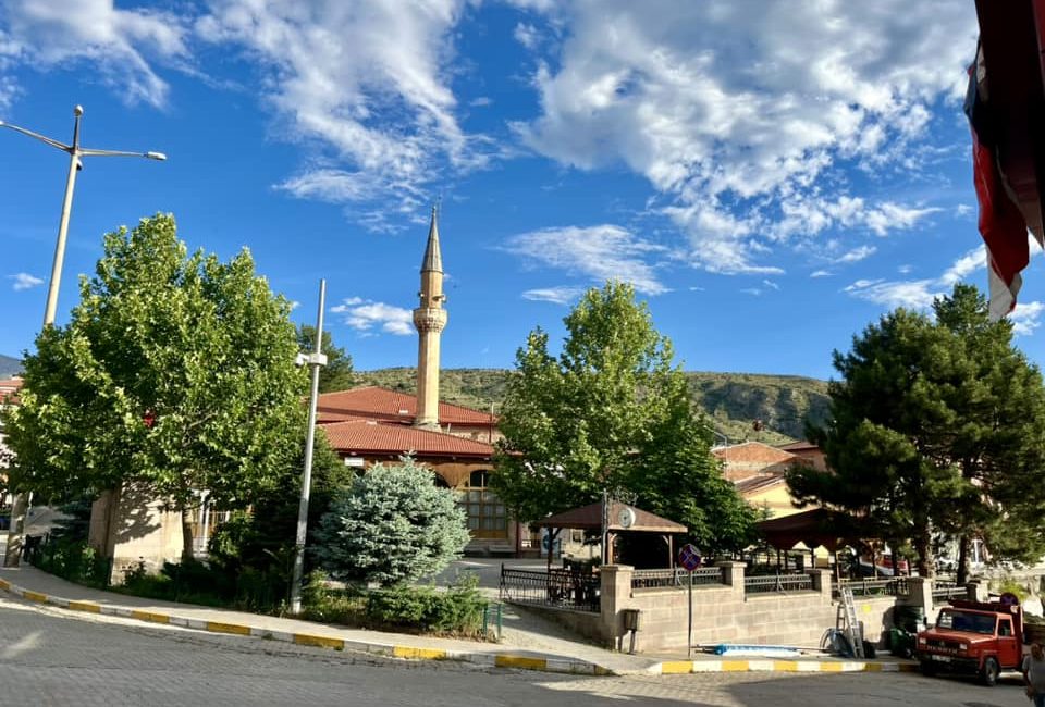 Göreve geldiği tarihten itibaren verdiği sözleri yerine getirmeye devam eden