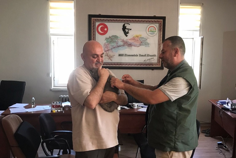 Hayvanlardan insanlara geçebilen zoonoz bir hastalık olan kuduz hastalığına karşı