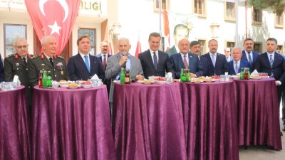 Erzincan’da bayramlaşma programına katılan Türk Devletleri Teşkilatı Aksakallar Konseyi Başkanı