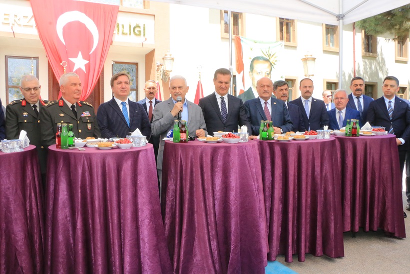 Erzincan’da bayramlaşma programına katılan Türk Devletleri Teşkilatı Aksakallar Konseyi Başkanı