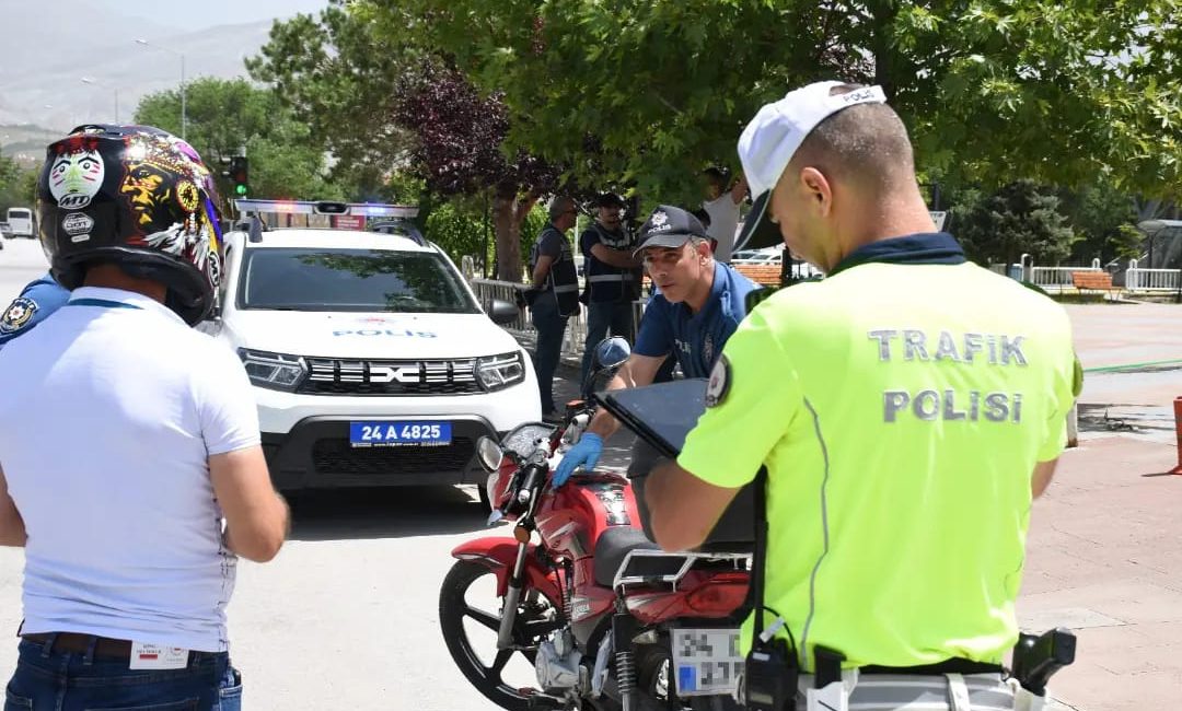 Erzincan’da İl Emniyet Müdürlüğü Asayiş Şube Müdürlüğü ekiplerince motosiklet, traktör