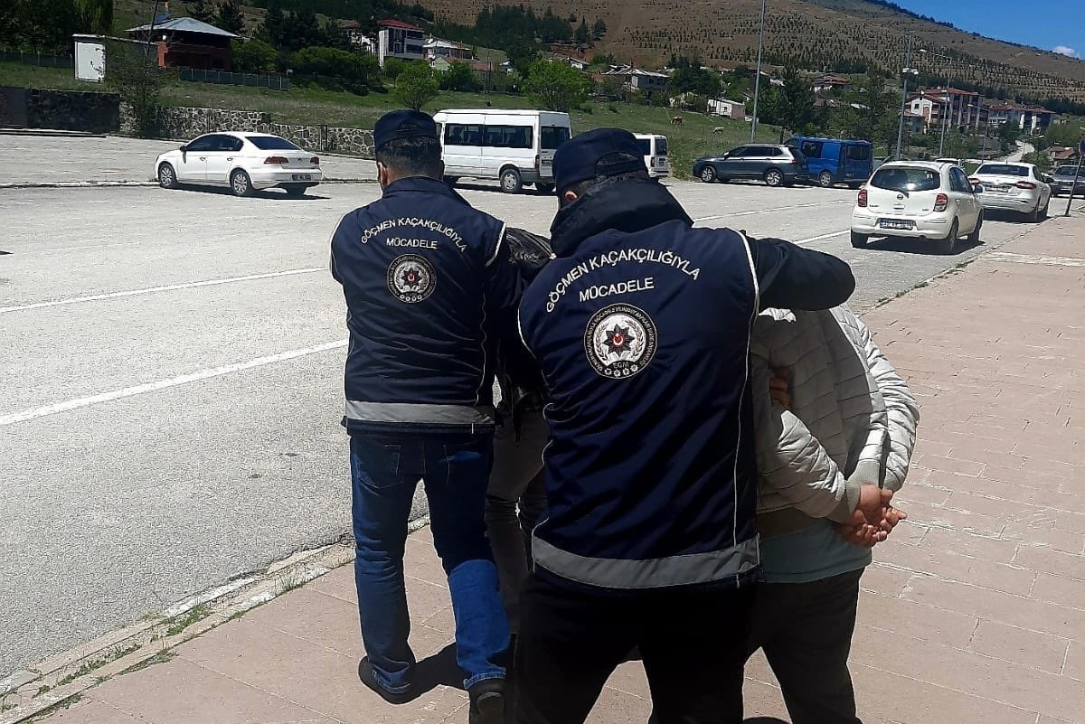 Erzincan Polisi araması bulunan şahıslara yönelik yaptığı operasyonda 29 yıl