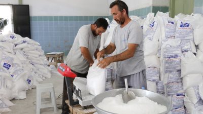 Kemah Tuz, doğal tuzlu su çözeltisini yaz aylarında doğal buharlaştırma