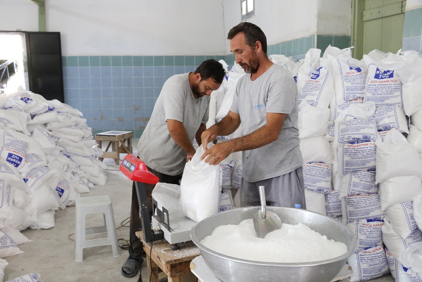 Kemah Tuz, doğal tuzlu su çözeltisini yaz aylarında doğal buharlaştırma