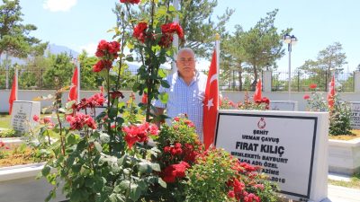 Şehit yakınları ve gaziler kurban bayramının arifesinde Erzincan Garnizon Şehitliği'ni