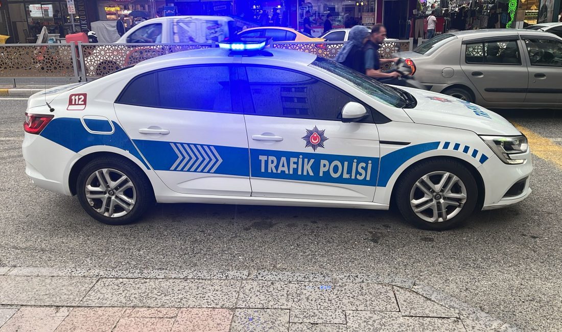 Sınava geç kalan ve kimliğini unutan adaylar, sınava yetişebilmek için