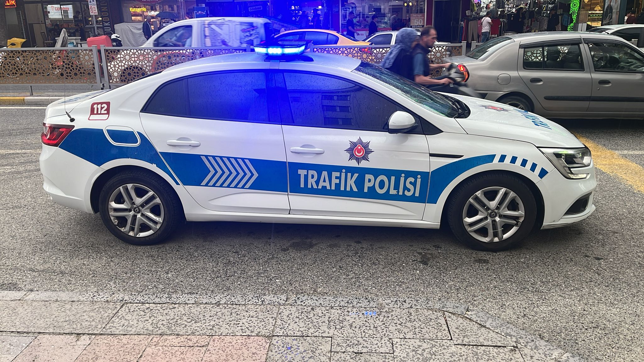 Sınava geç kalan ve kimliğini unutan adaylar, sınava yetişebilmek için