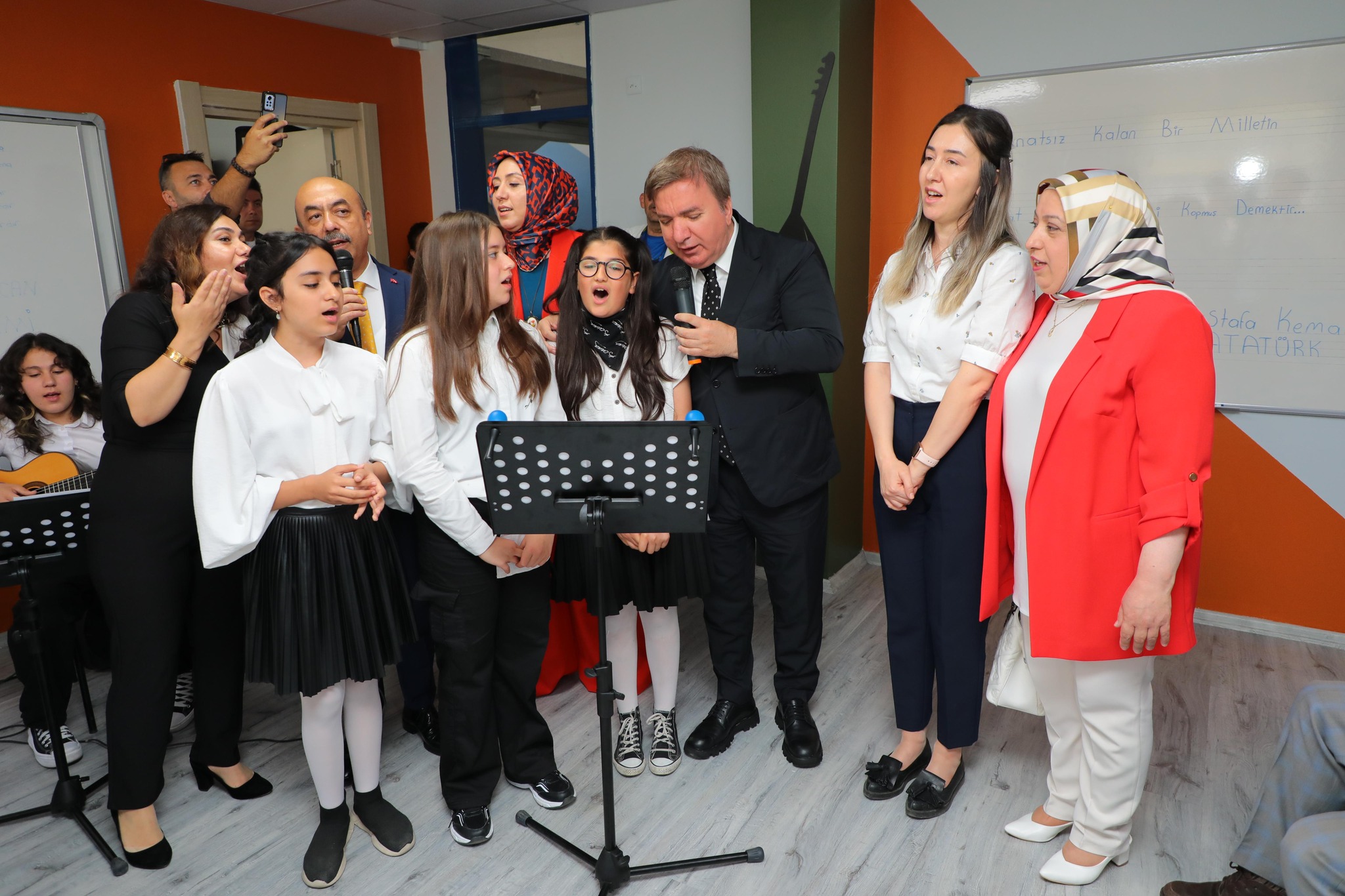 Erzincan İl Milli Eğitim müdürlüğünce 16 okulda kurulan müzik atölyesinin
