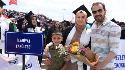 Erzincan Binali Yıldırım Üniversitesi İlahiyat Fakültesini dereceyle bitiren ev hanımı