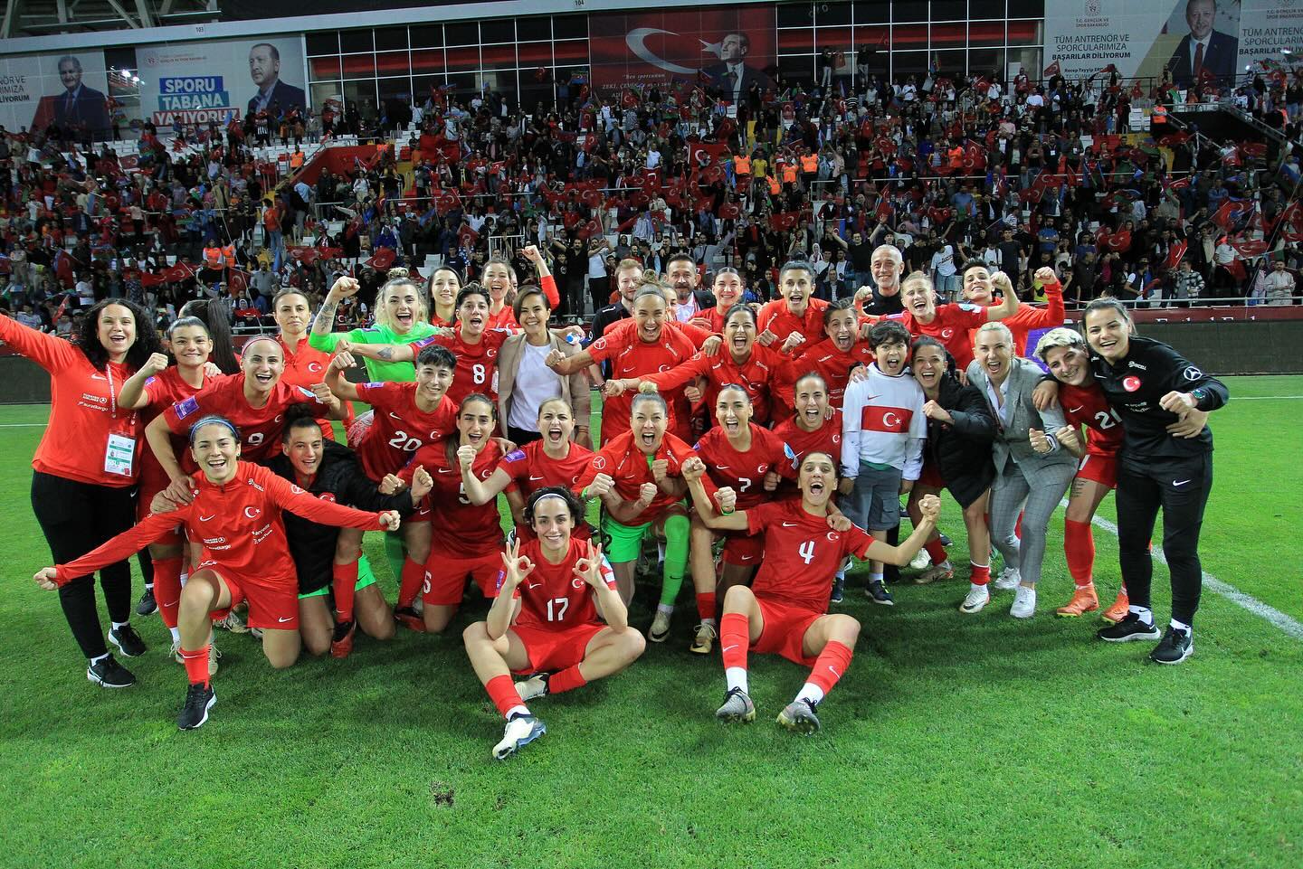 A Milli Kadın Futbol Takımı Teknik Direktörü Necla Güngör Kıragası,