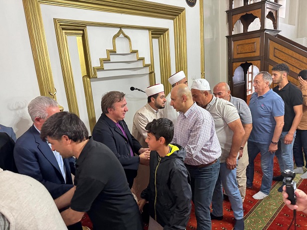 Yurdun dört bir yanında bayram coşkusu yaşanıyor. Erzincan’da da Camiler,