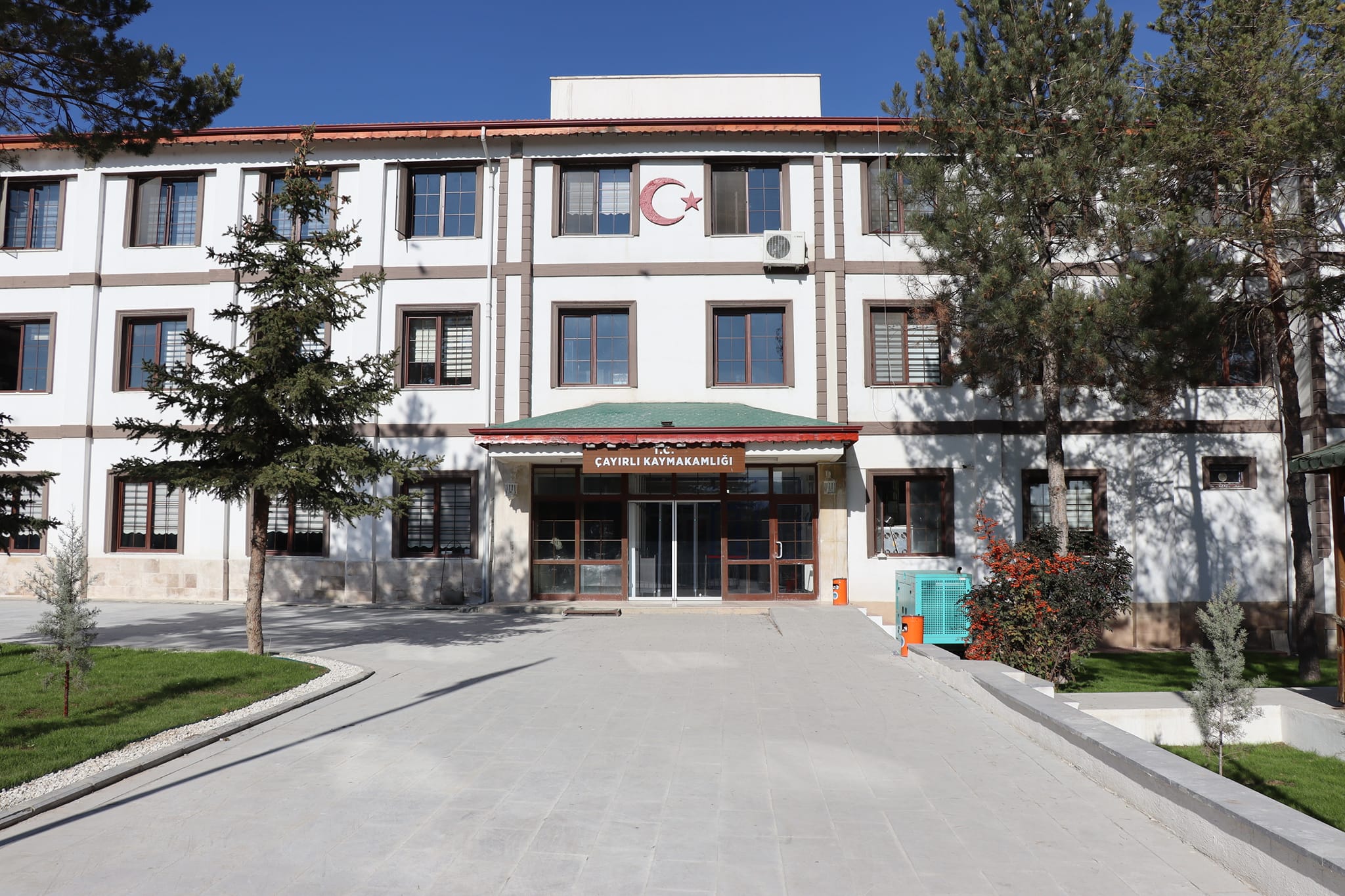 Resmi Gazete’ de yayımlanan Mülki İdare Amirler Atama Kararnamesiyle Erzincan’da