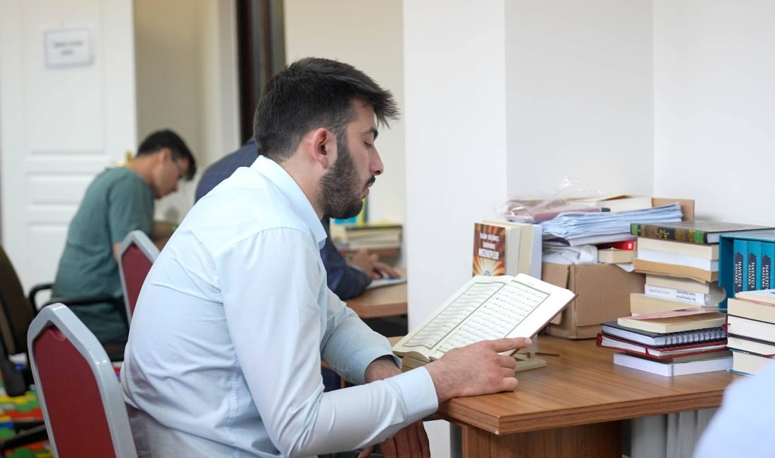 Erzincan’da düzenlenen İlahiyat Akademi Programı, Türkiye Diyanet Vakfı'nın sağladığı burs