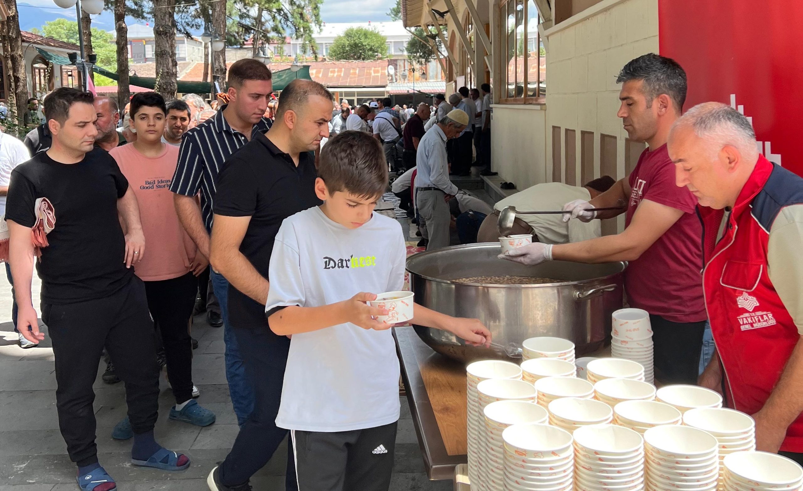 Muharrem ayı dolayısıyla Erzurum Vakıflar Bölge Müdürlüğü'nce Cuma namazı sonrasında