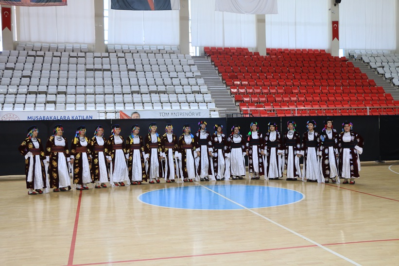 Gençlik ve Spor Bakanlığı’nın düzenlediği Gençlik Merkezleri arası Halk Oyunları