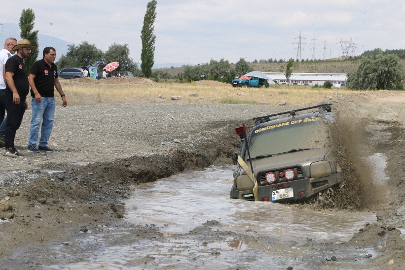 Erzincan Valiliği Erzincan Belediyesi ve Erzincan OFF ROAD kulübünün destekleri