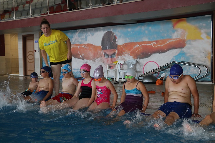 Erzincan Gençlik ve Spor İl Müdürlüğü tarafından faaliyete koyulan yüzme