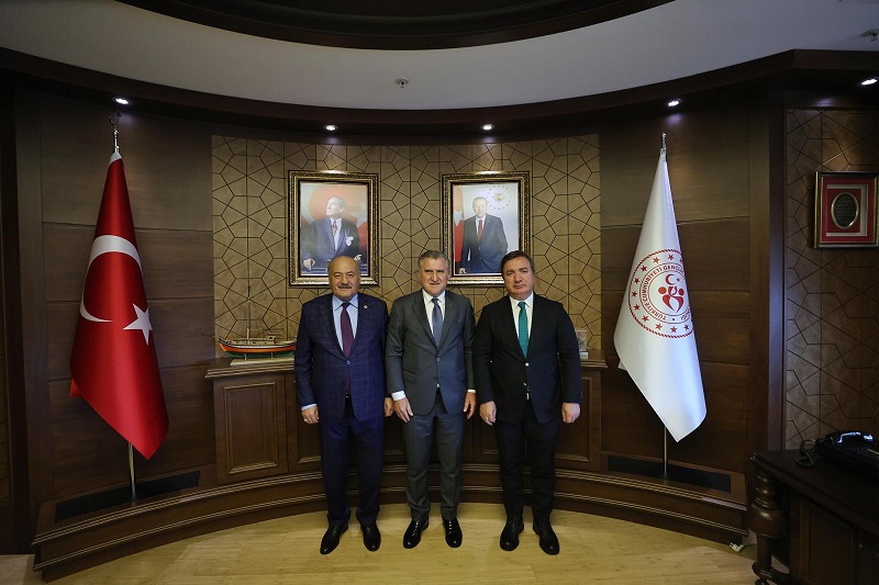 Gençlik ve Spor Bakanı Osman Aşkın Bak'ı ziyaret eden AK