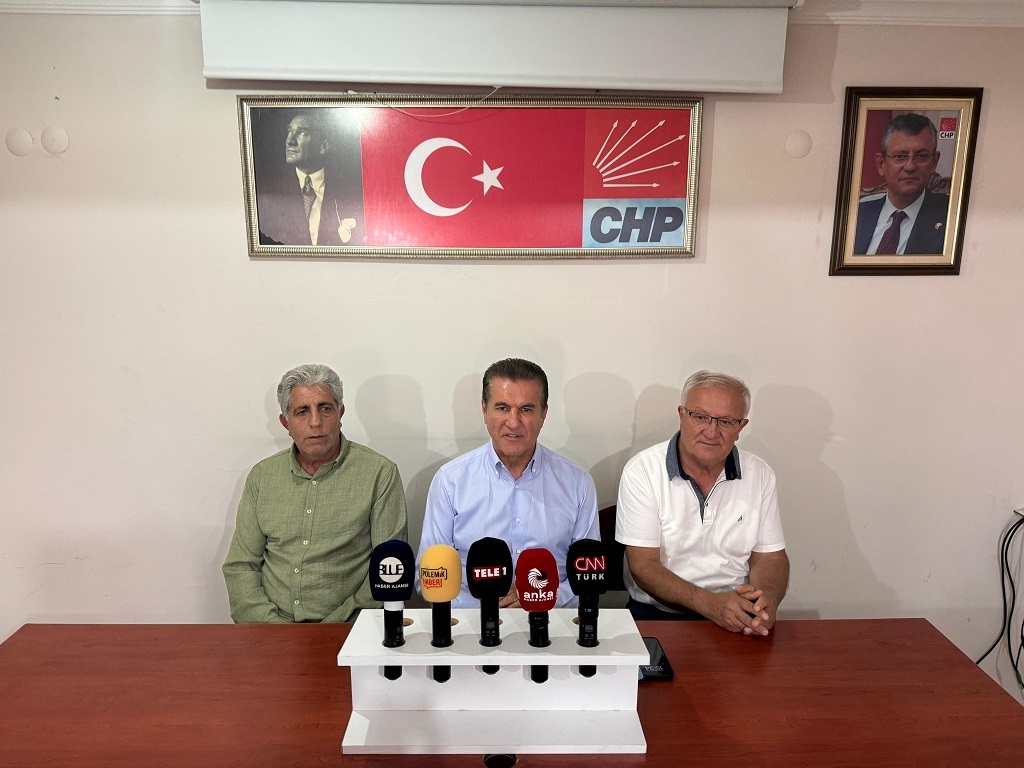 Cumhuriyet Halk Partisi Erzincan Milletvekili Mustafa Sarıgül Parti binasında basın