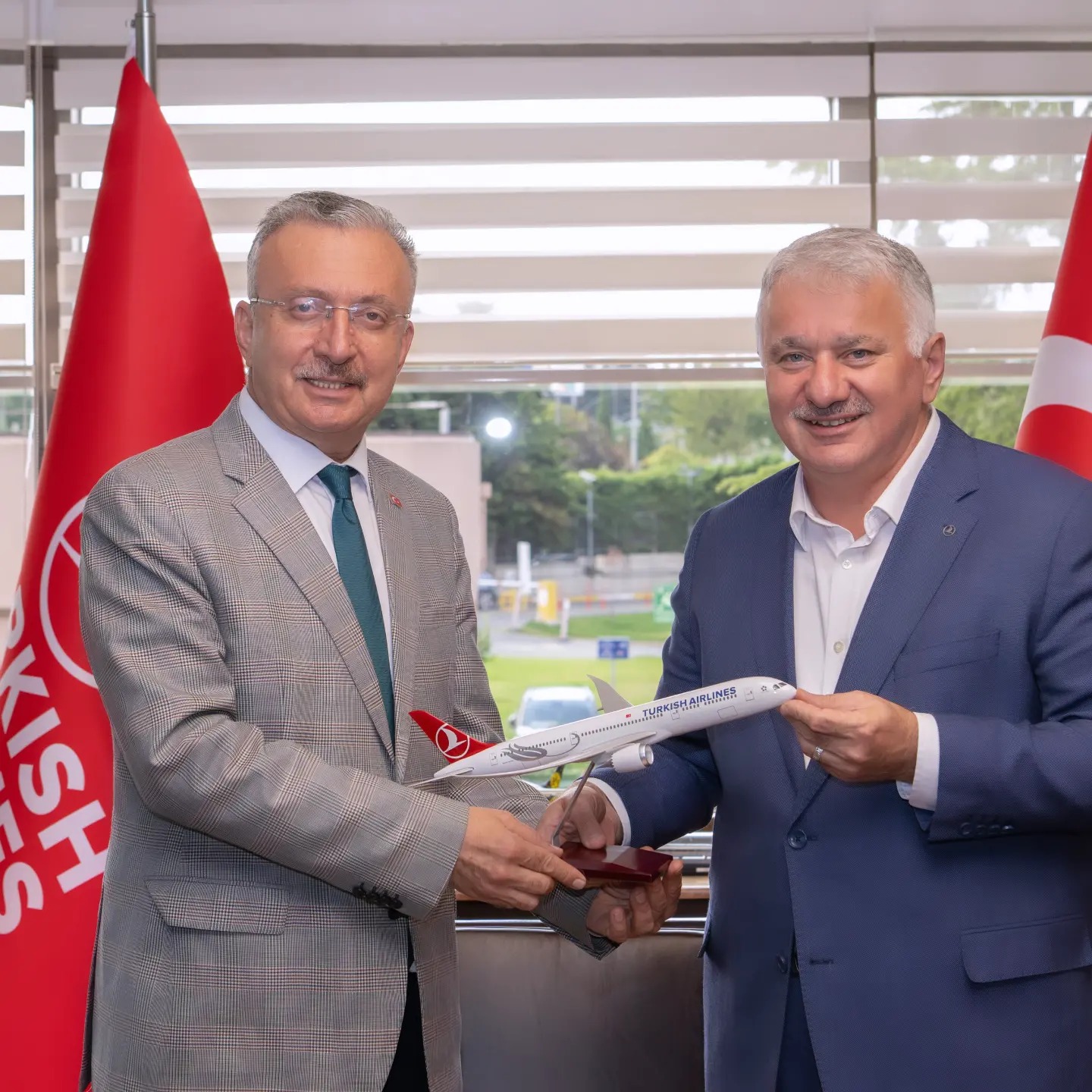 Erzincan Binali Yıldırım Üniversitesi Rektörü Prof. Dr. Akın Levent, Türk