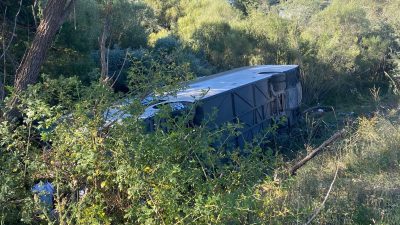 Erzincan Refahiye istikametinde seyir halinde iken Kızıldağ/Salur mevkiinde yolcu otobüsünün
