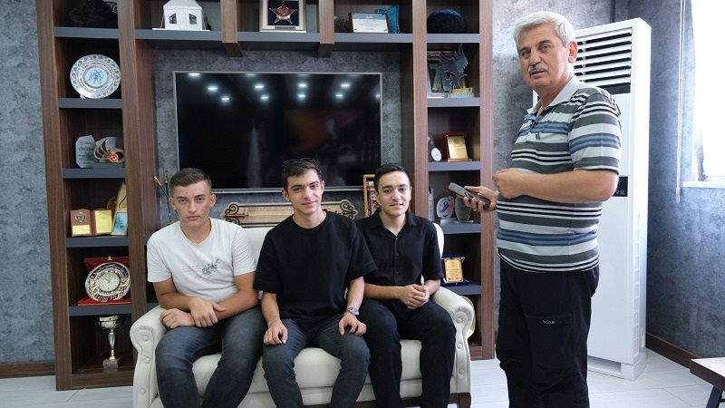 Genç girişimci 15 lise öğrencisinin bir araya gelerek yazılımının tamamını