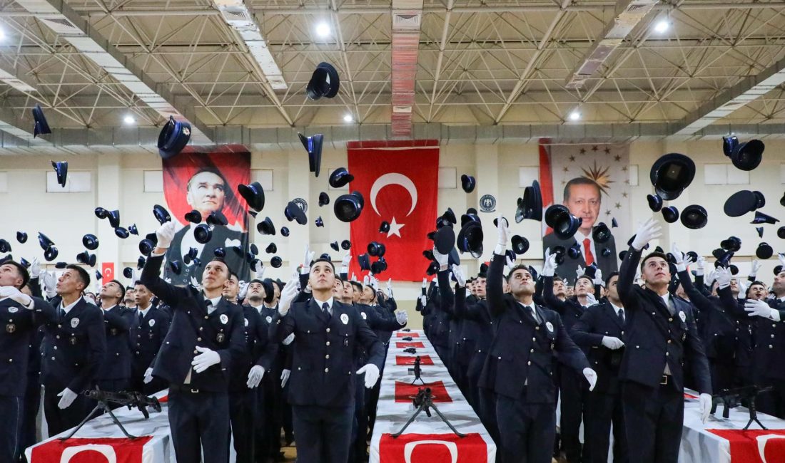 Erzincan Polis Meslek Eğitim Merkezinde (POMEM) eğitimlerini tamamlayan 826 öğrenci