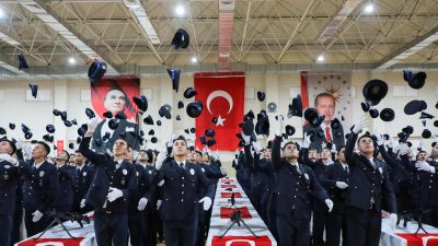 Erzincan Polis Meslek Eğitim Merkezinde (POMEM) eğitimlerini tamamlayan 826 öğrenci