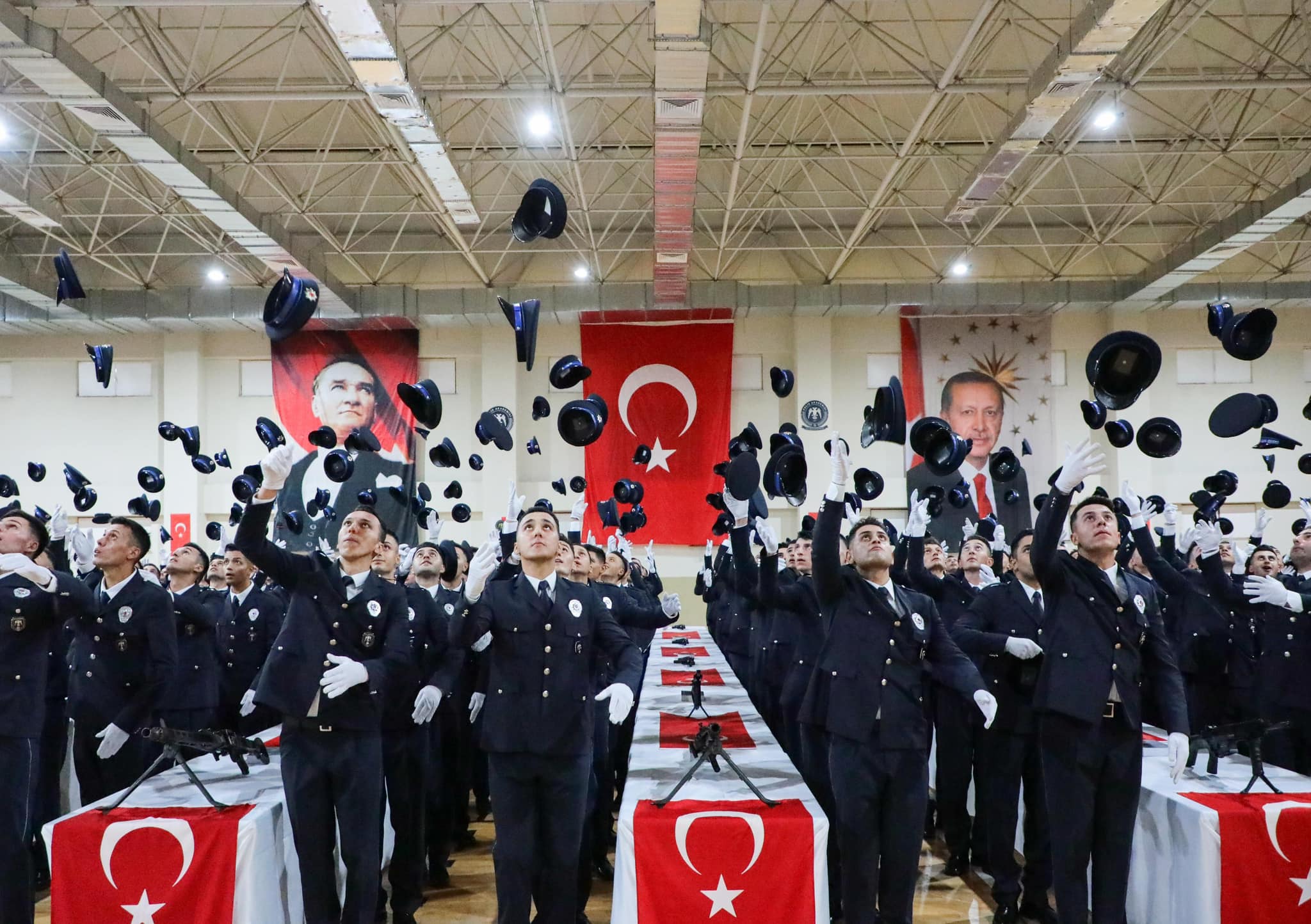 Erzincan Polis Meslek Eğitim Merkezinde (POMEM) eğitimlerini tamamlayan 826 öğrenci