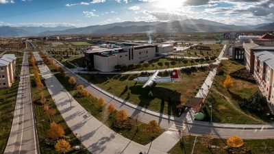 Üniversite öğrencilerini proje yapmaya teşvik etmek ve üretken hale getirmeyi