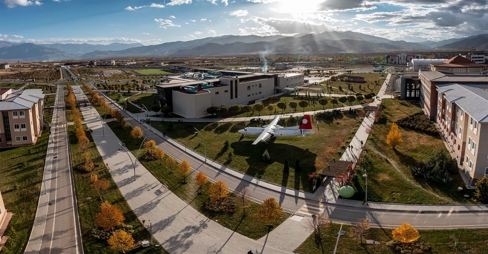 Üniversite öğrencilerini proje yapmaya teşvik etmek ve üretken hale getirmeyi