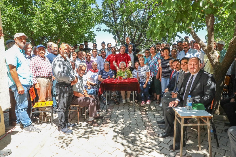 Erzincan merkeze bağlı köy ziyaretlerini sürdüren Erzincan Valisi Hamza Aydoğdu,