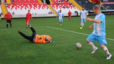 Erzincan 13 Şubat Şehir stadyumunda oynanan 46’ncı Kemah Köyleri dostluk