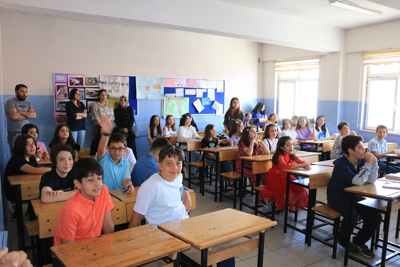 Milli Eğitim Bakanı Yusuf Tekin, ders saatlerin kısaltılacağını duyurdu.