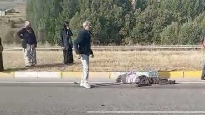 Erzincan-Erzurum kara yolunda otomobilin çarptığı bisiklet sürücüsü hayatını kaybetti.