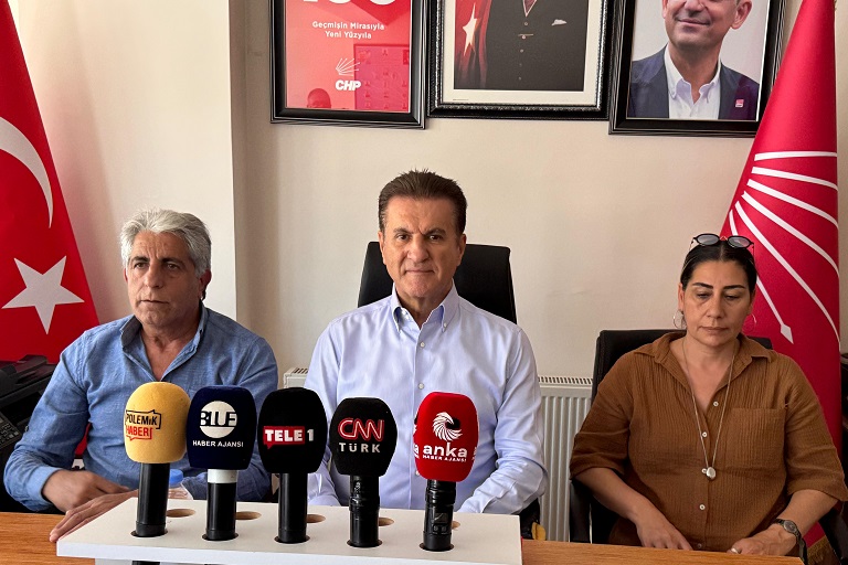 CHP Erzincan Milletvekili Mustafa Sarıgül, CHP Erzincan İl Başkanlığında bir
